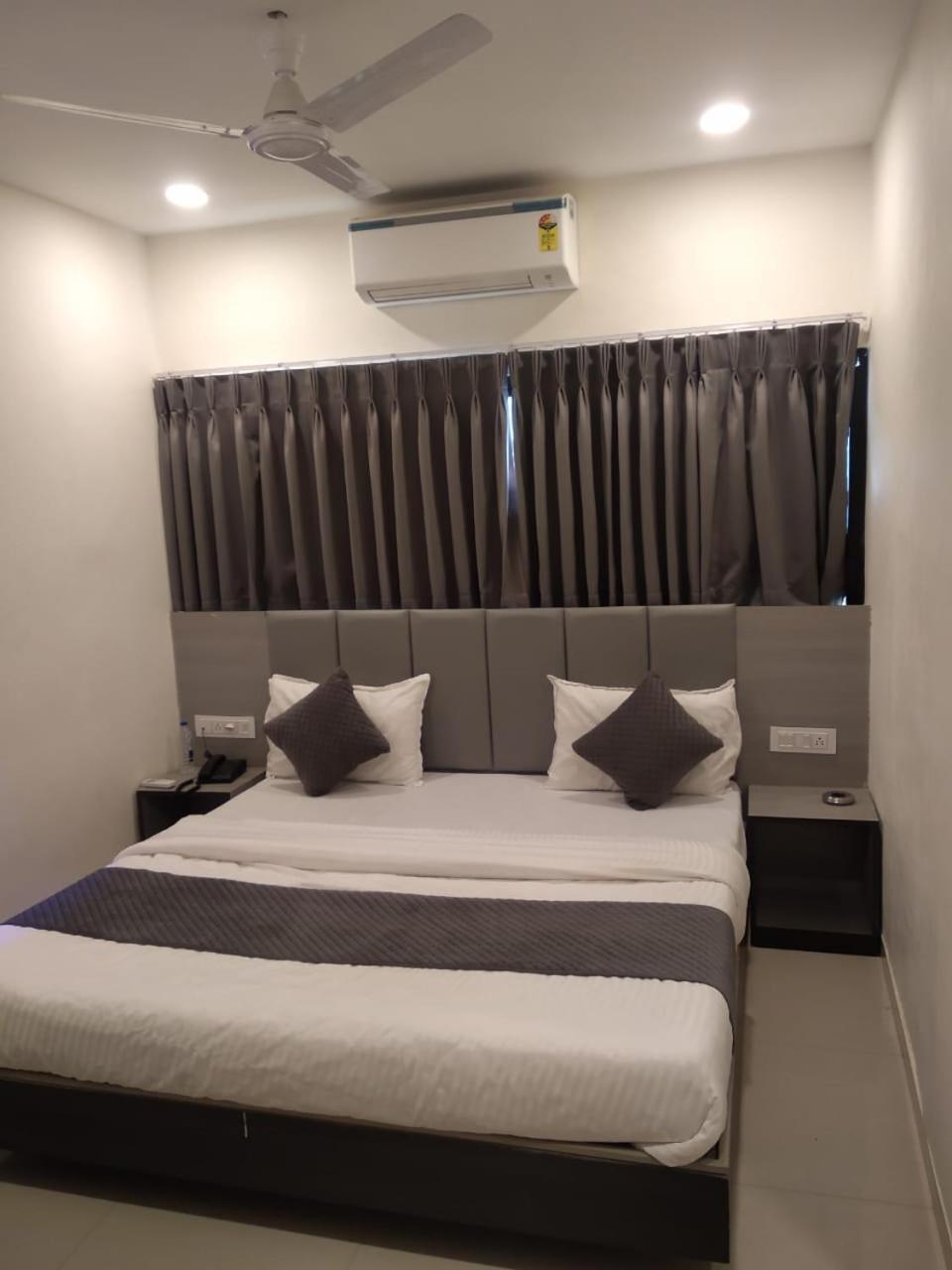 Hotel Selfie Inn Ahmedabad Ngoại thất bức ảnh
