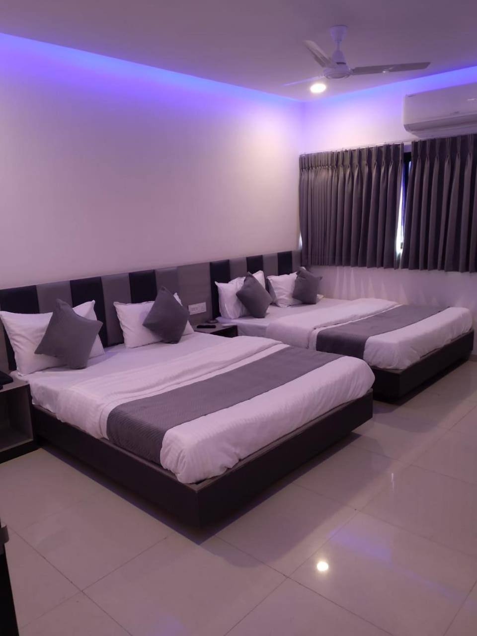 Hotel Selfie Inn Ahmedabad Ngoại thất bức ảnh