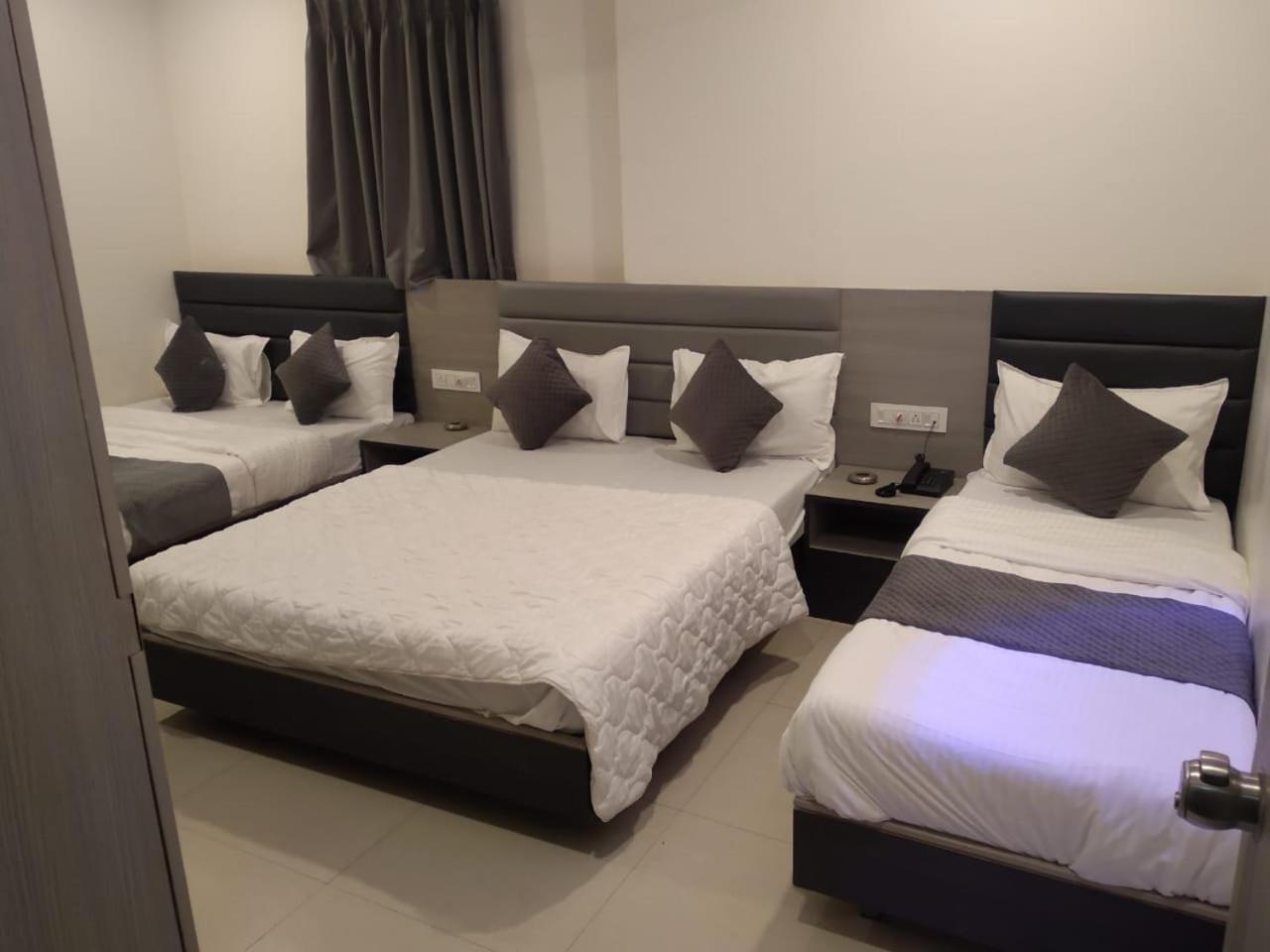 Hotel Selfie Inn Ahmedabad Ngoại thất bức ảnh