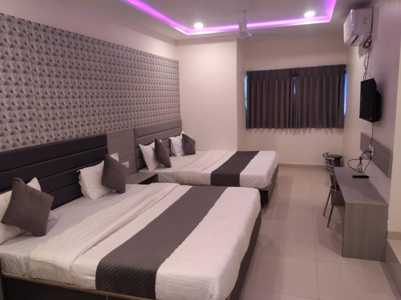 Hotel Selfie Inn Ahmedabad Ngoại thất bức ảnh
