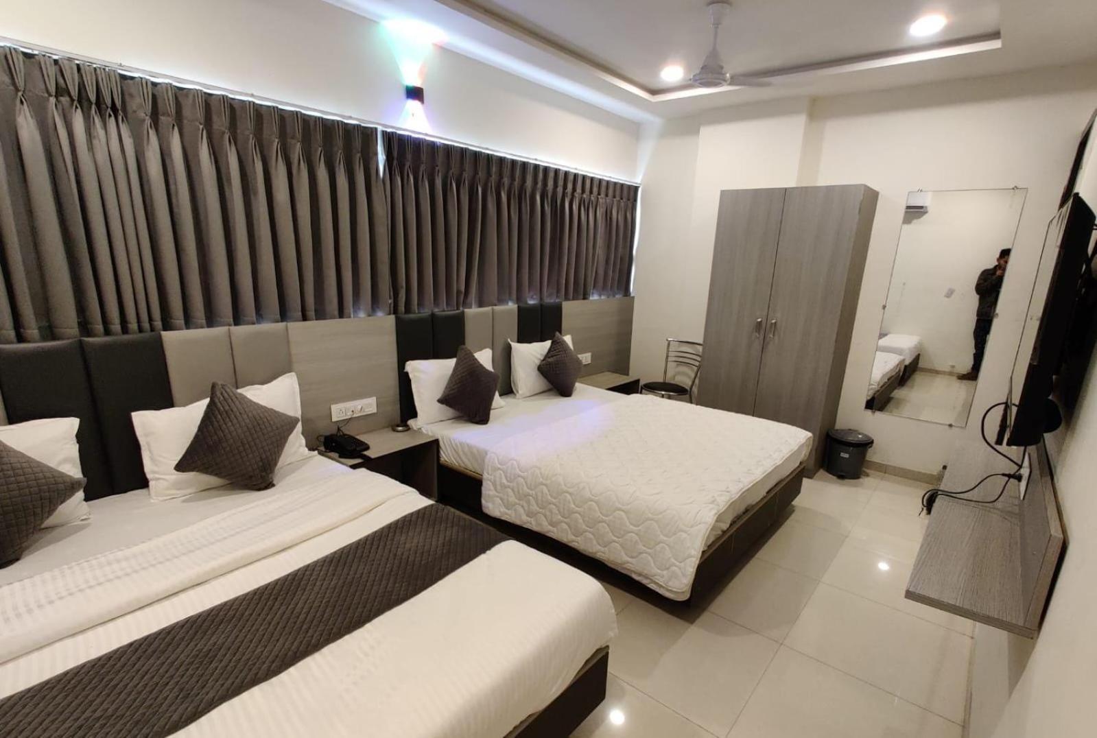 Hotel Selfie Inn Ahmedabad Ngoại thất bức ảnh