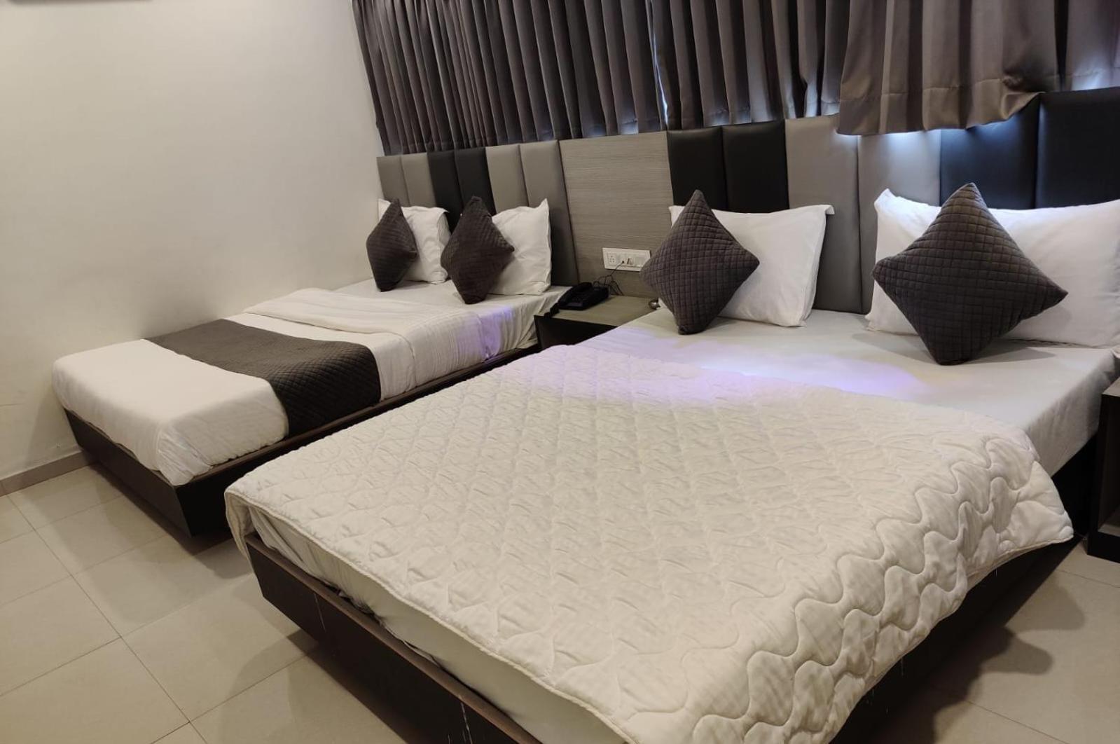 Hotel Selfie Inn Ahmedabad Ngoại thất bức ảnh
