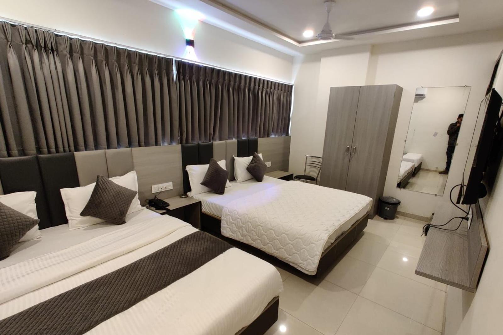 Hotel Selfie Inn Ahmedabad Ngoại thất bức ảnh