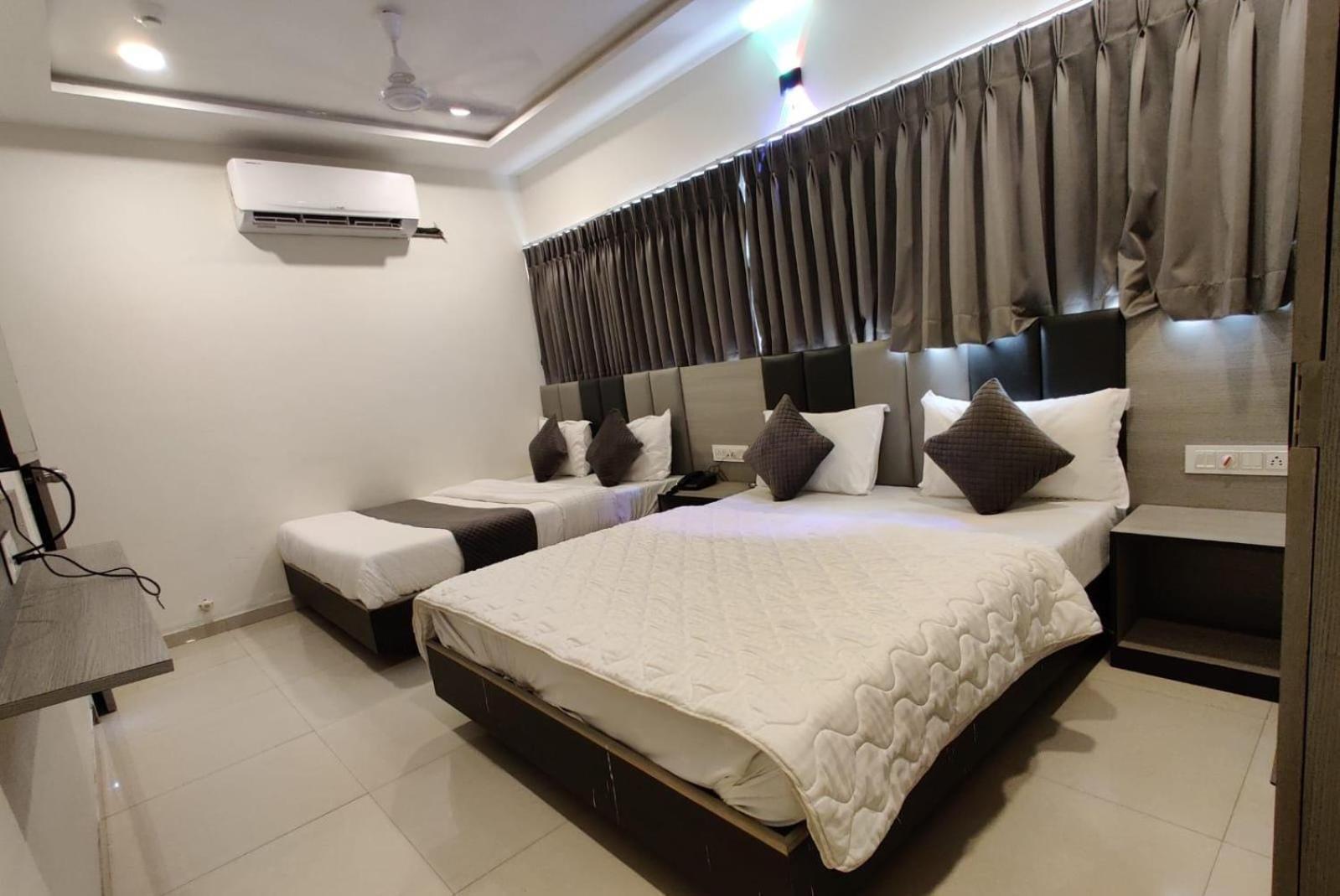 Hotel Selfie Inn Ahmedabad Ngoại thất bức ảnh