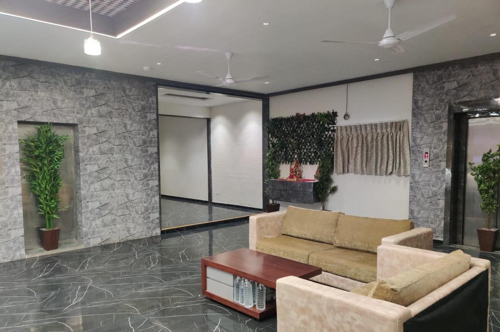 Hotel Selfie Inn Ahmedabad Ngoại thất bức ảnh