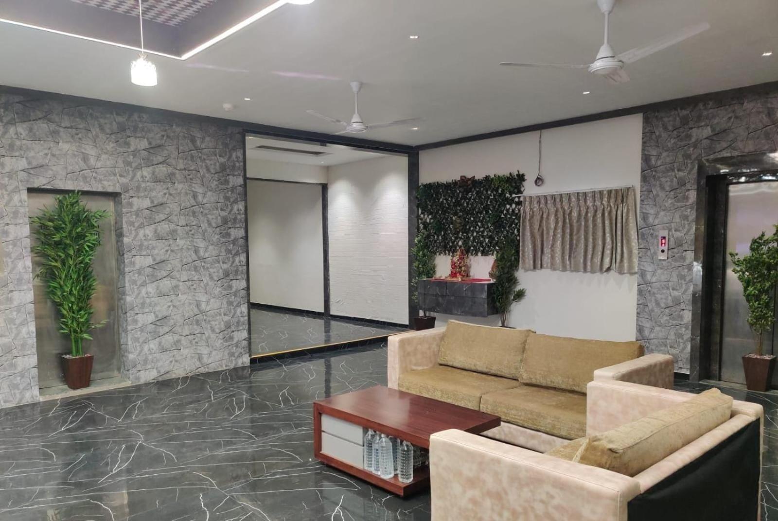 Hotel Selfie Inn Ahmedabad Ngoại thất bức ảnh