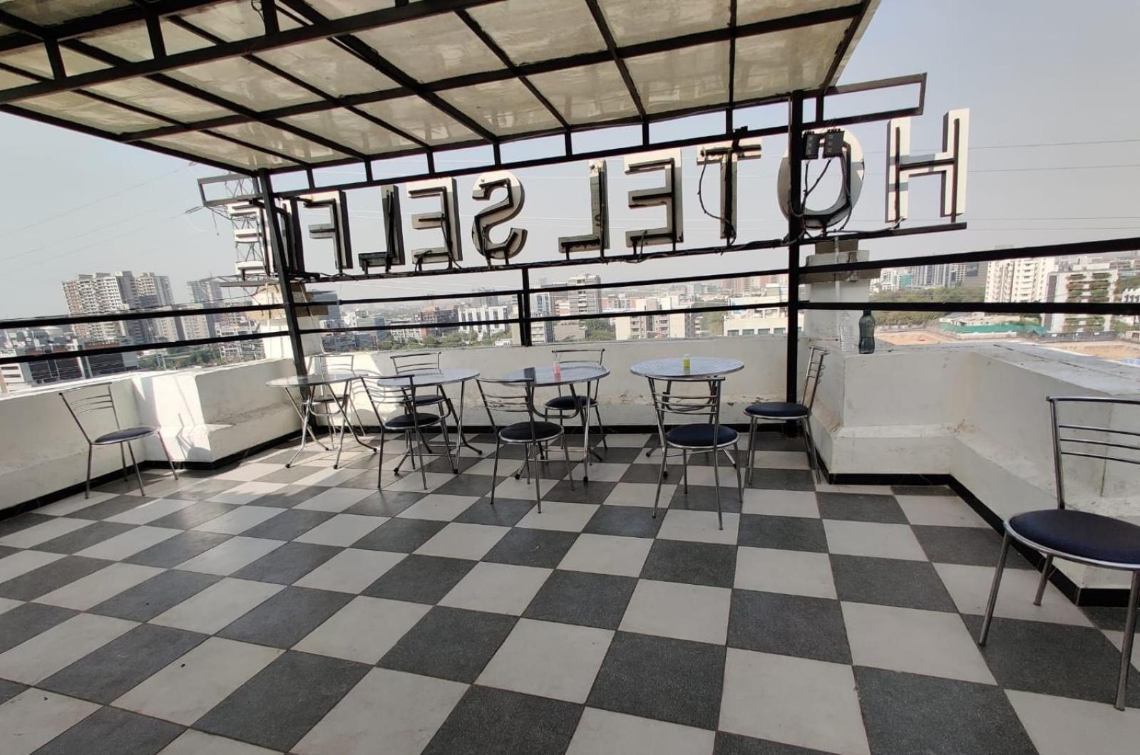 Hotel Selfie Inn Ahmedabad Ngoại thất bức ảnh